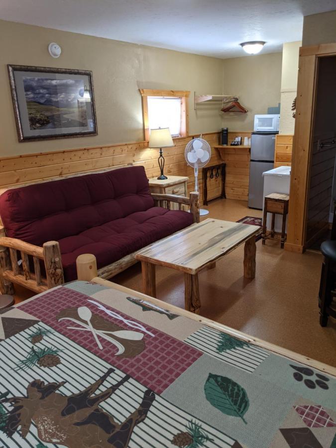 9 Bar W 3* West Yellowstone